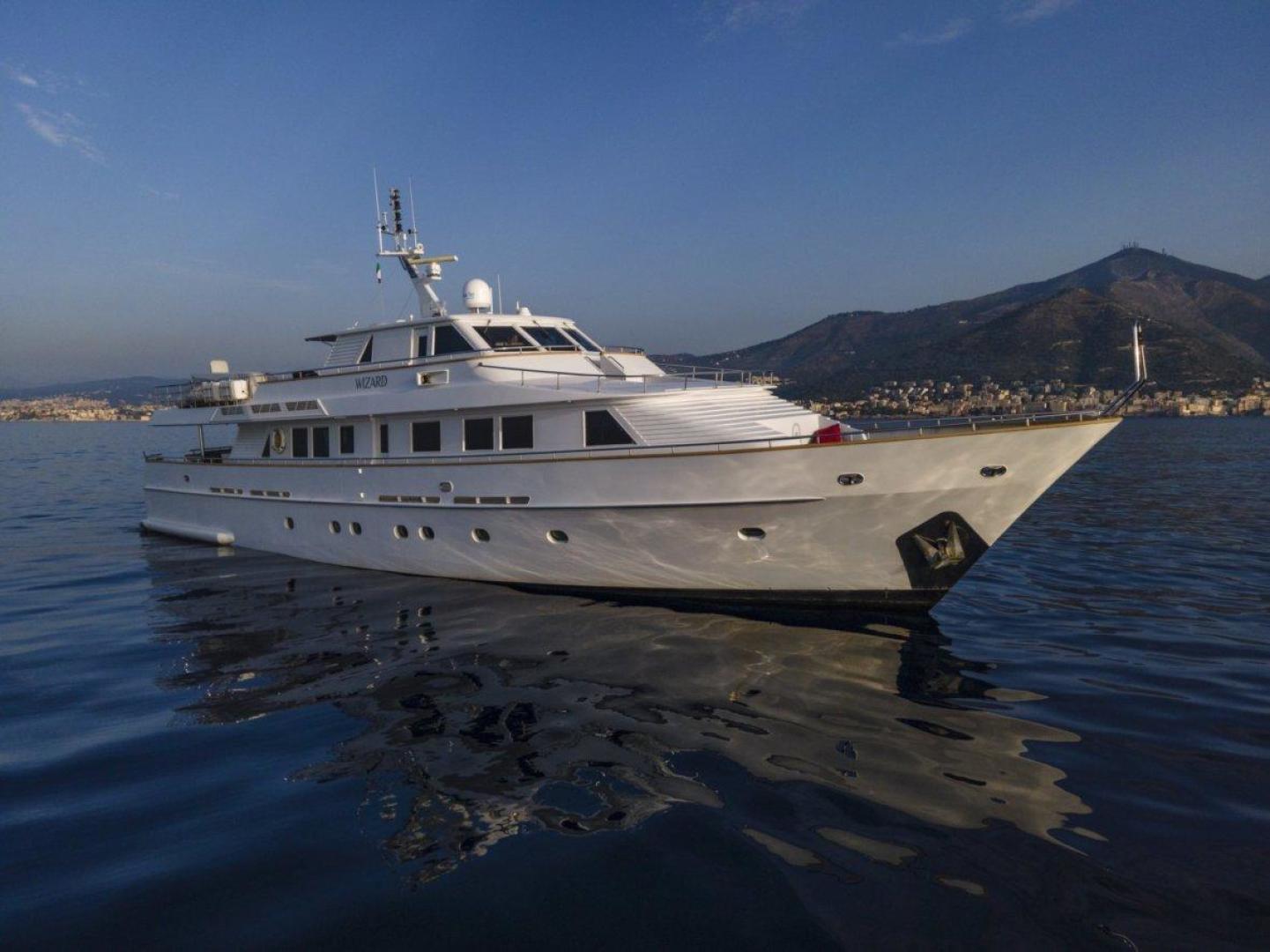 Motor Yachts –