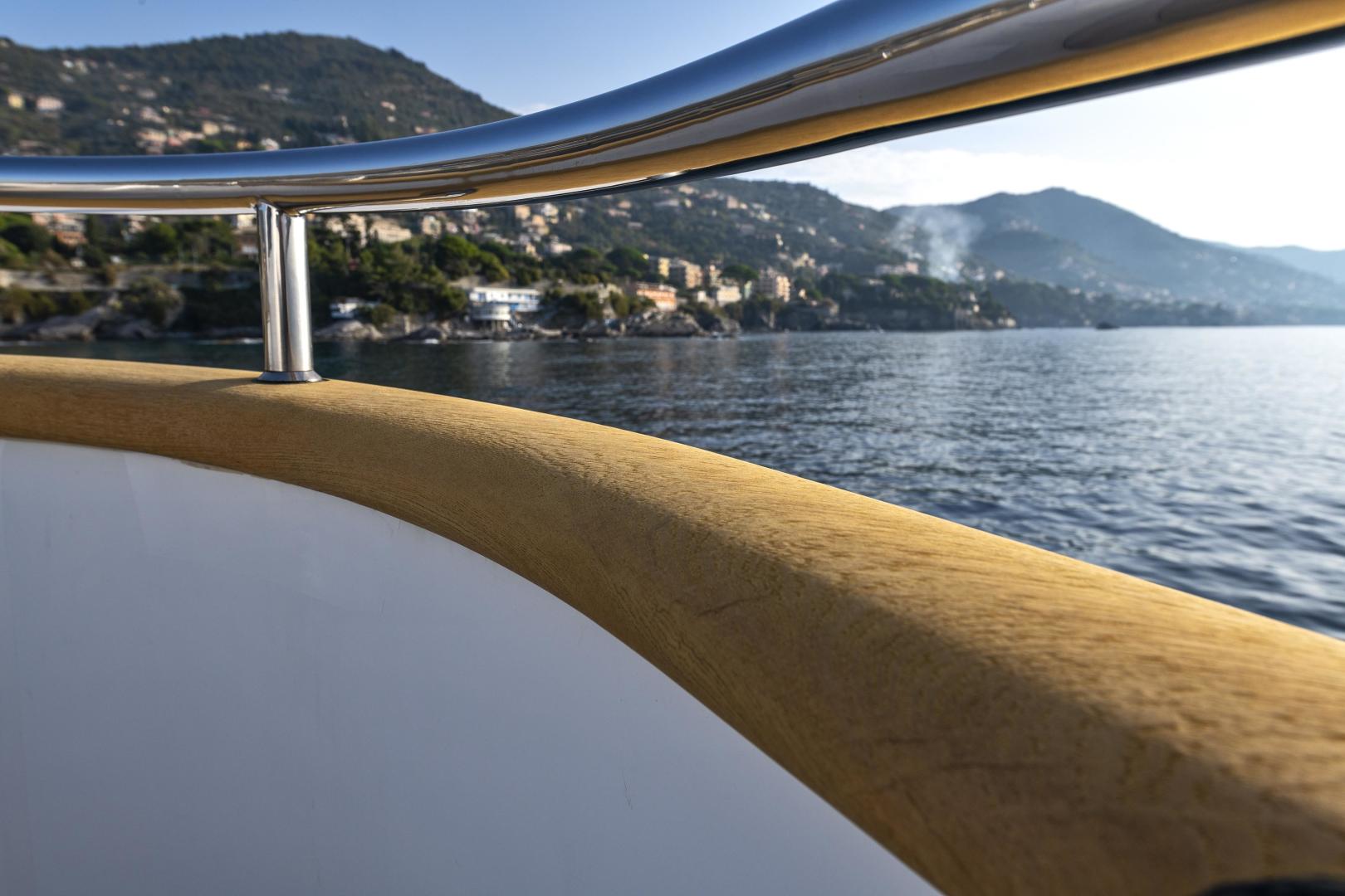 Motor Yachts –
