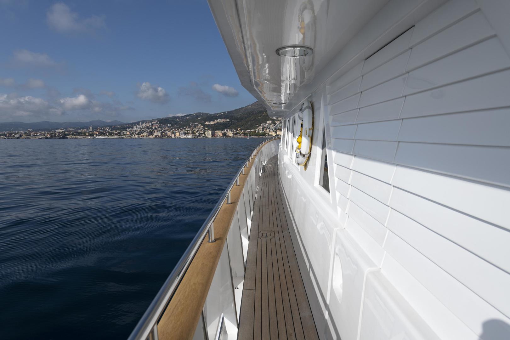 Motor Yachts –