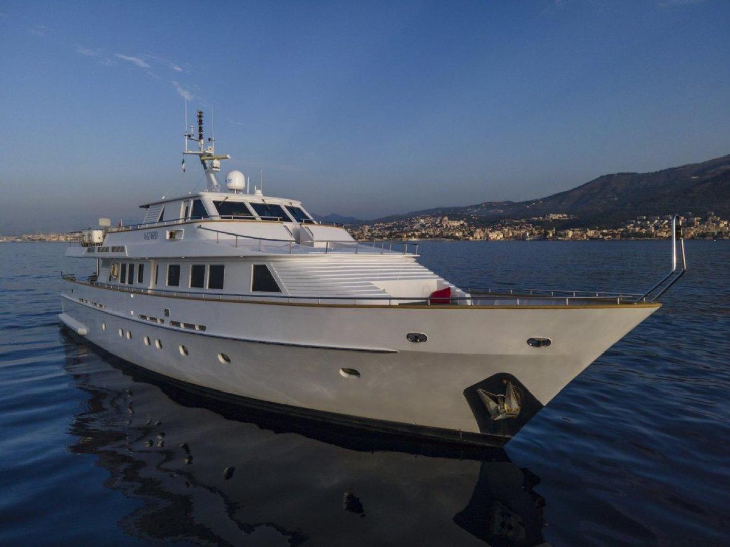 Motor Yachts –