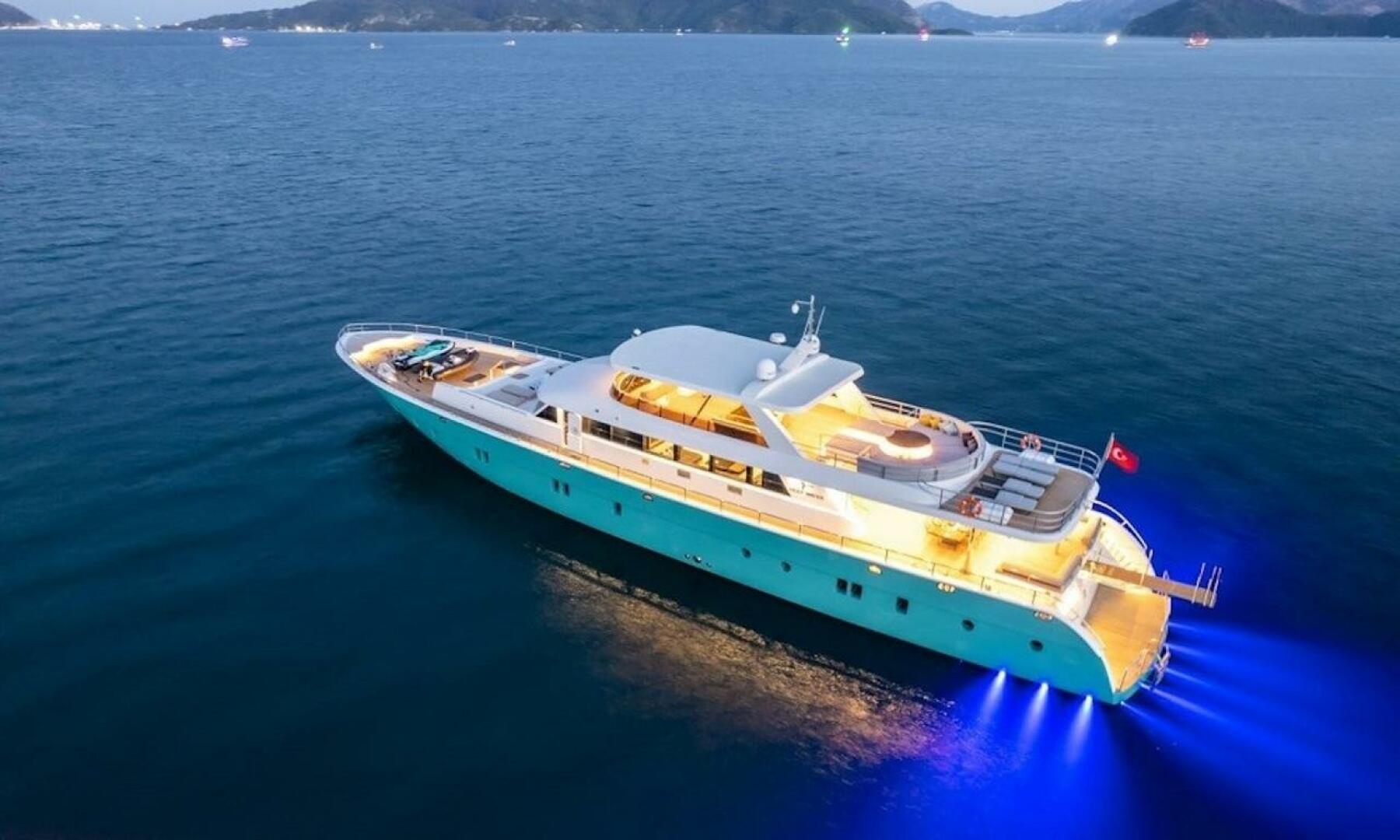 Motor Yachts – Motor Yachts