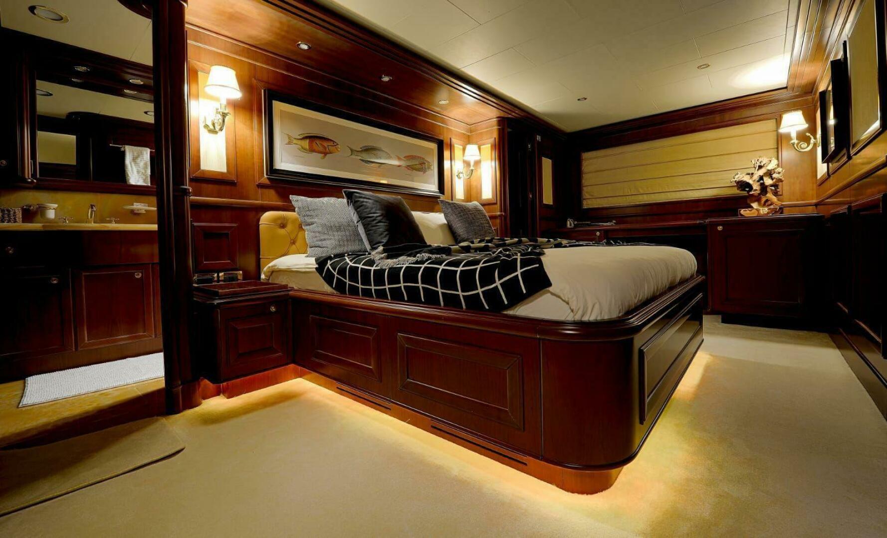 Custom Line Navetta 30 – JARELA