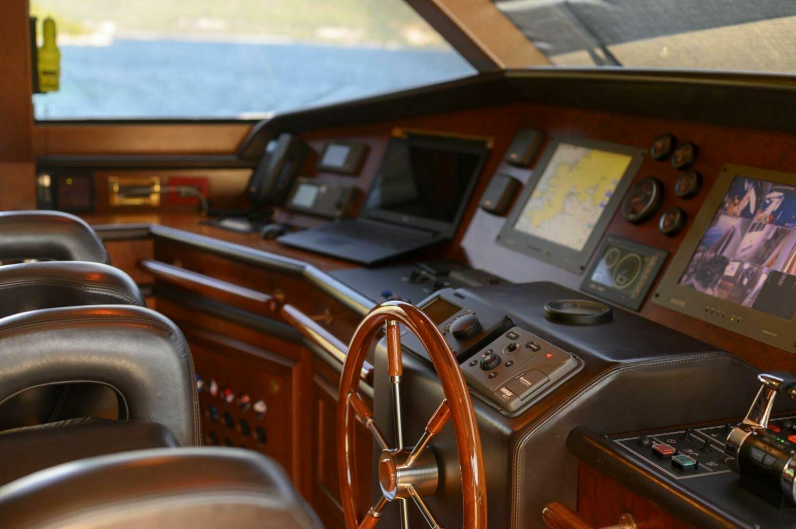 Custom Line Navetta 30 – JARELA