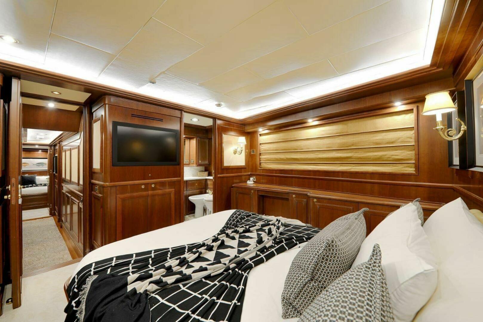 Custom Line Navetta 30 – JARELA