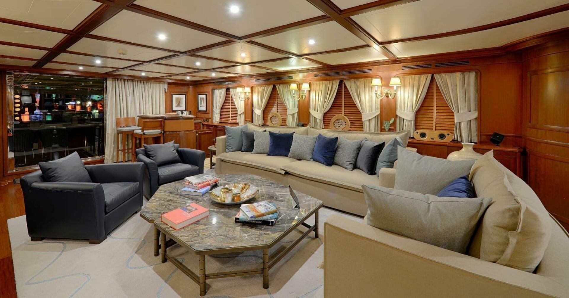Custom Line Navetta 30 – JARELA