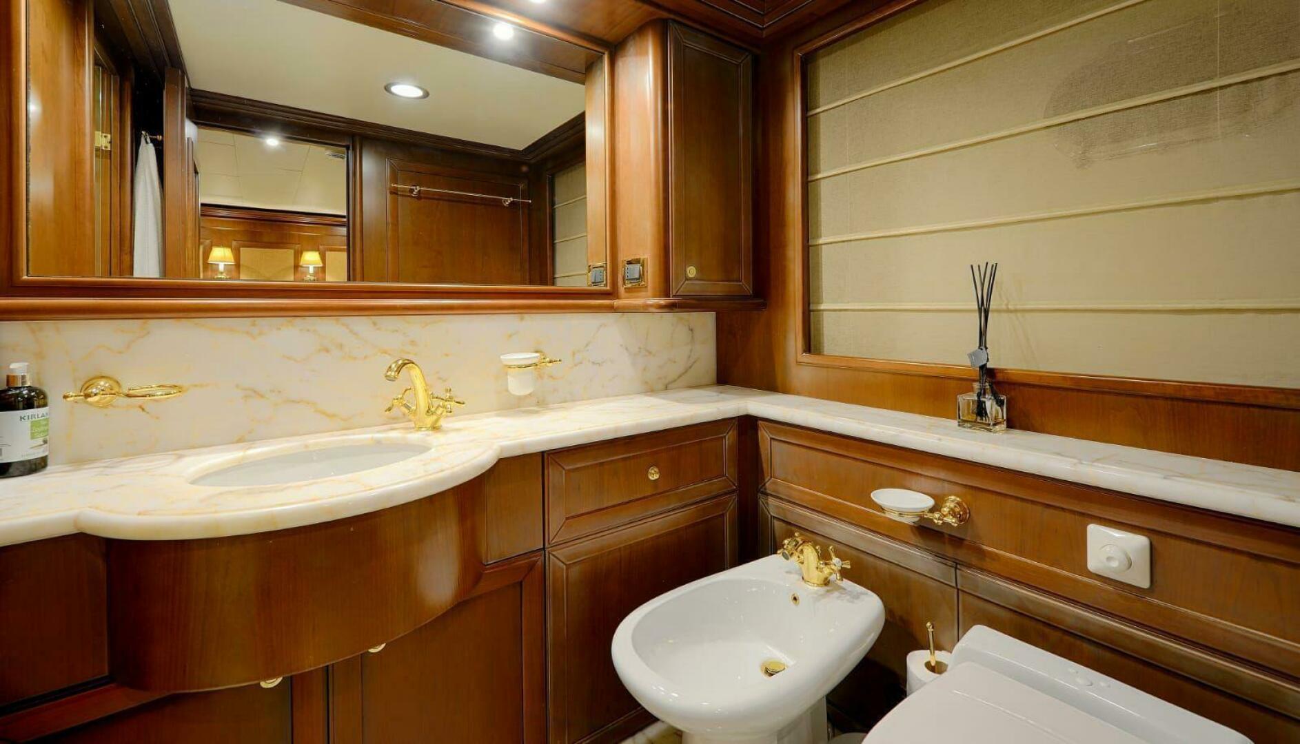 Custom Line Navetta 30 – JARELA