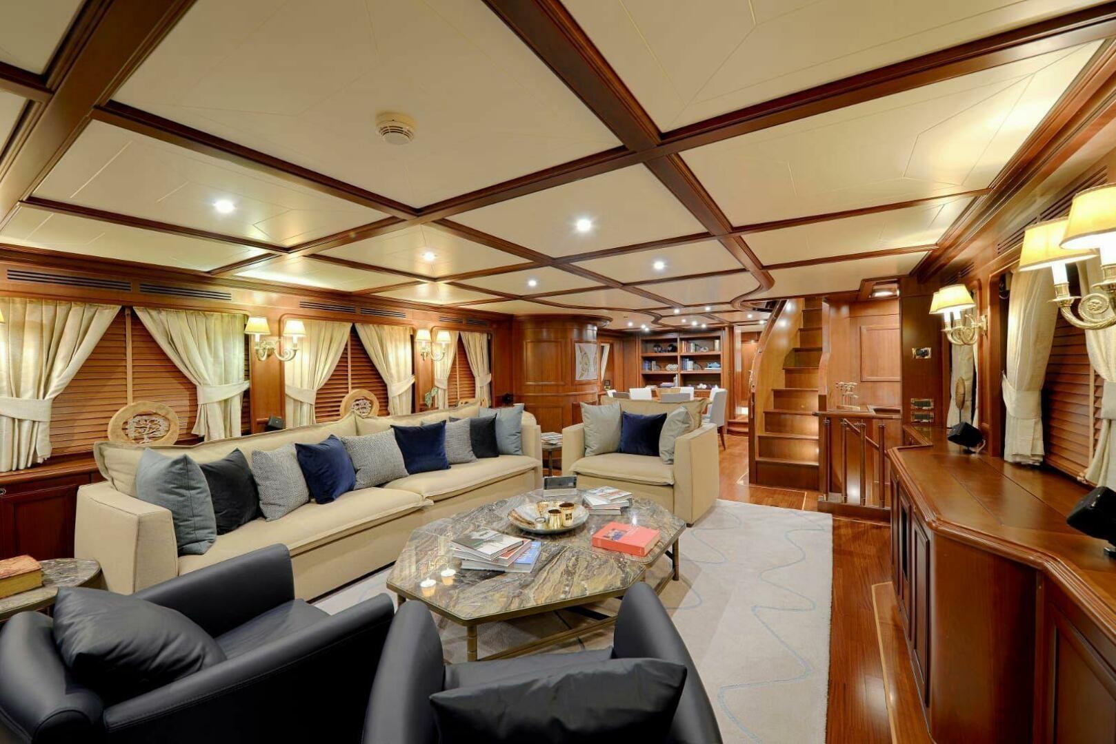 Custom Line Navetta 30 – JARELA