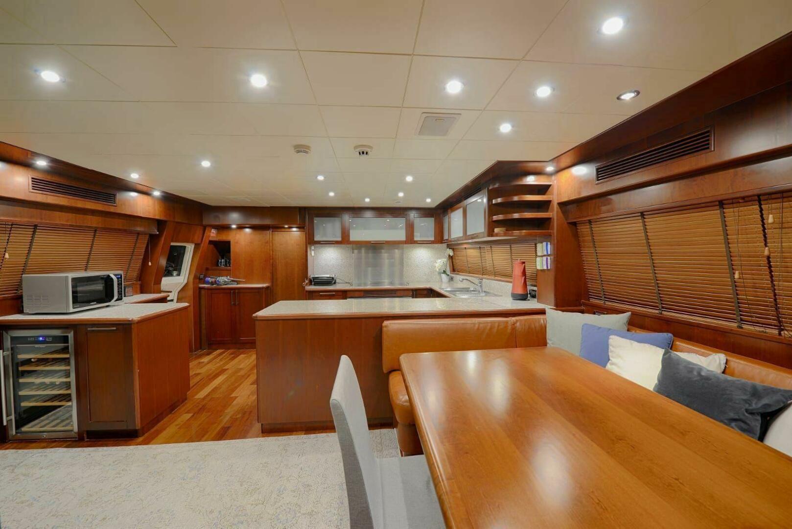 Custom Line Navetta 30 – JARELA