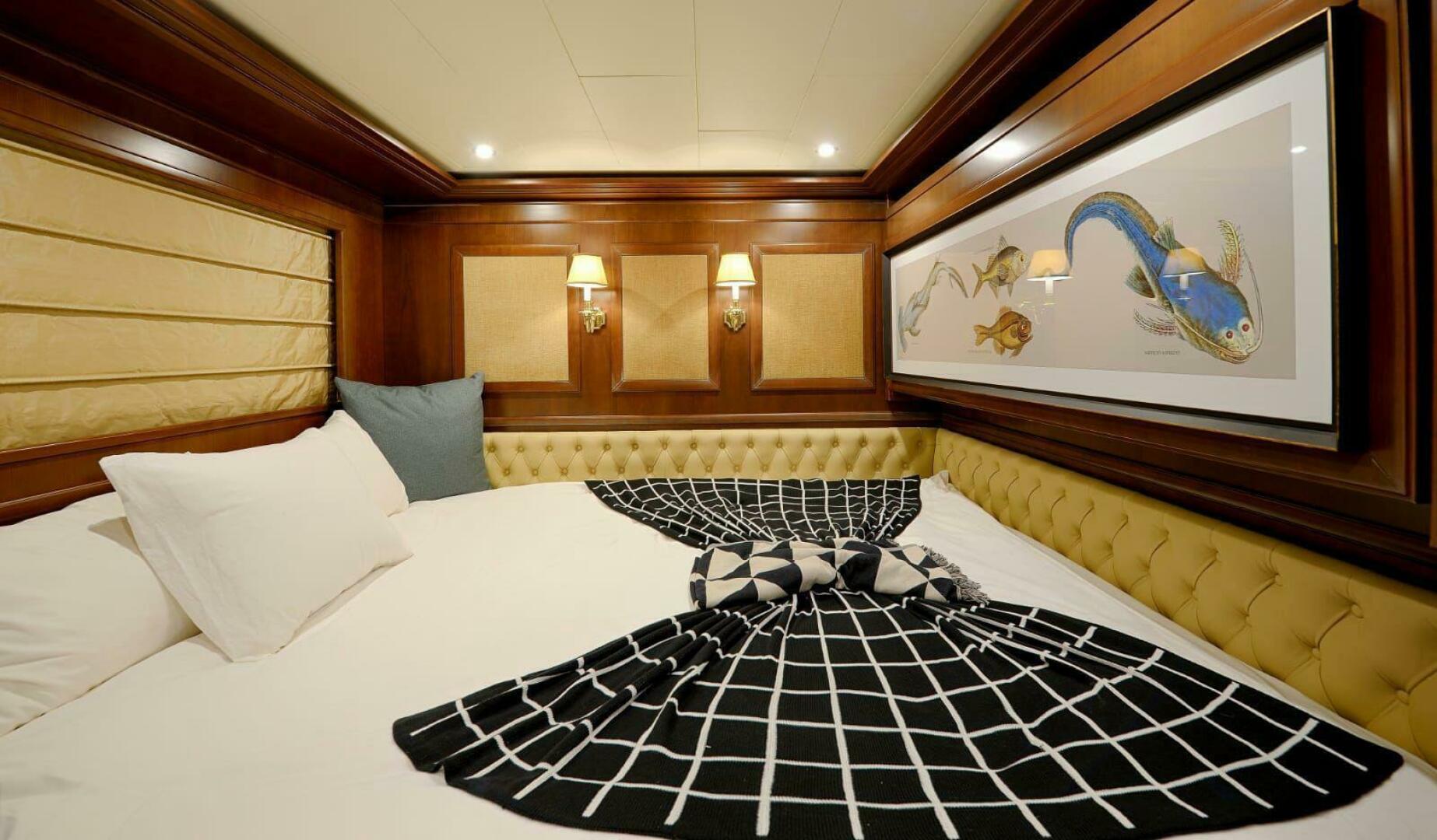 Custom Line Navetta 30 – JARELA