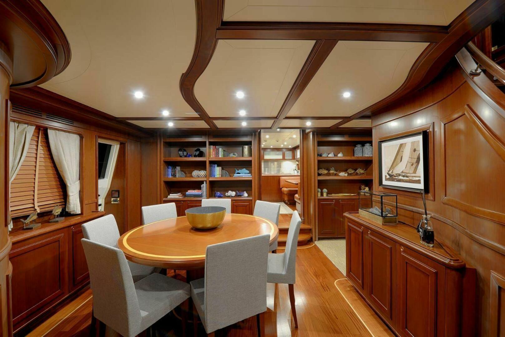 Custom Line Navetta 30 – JARELA