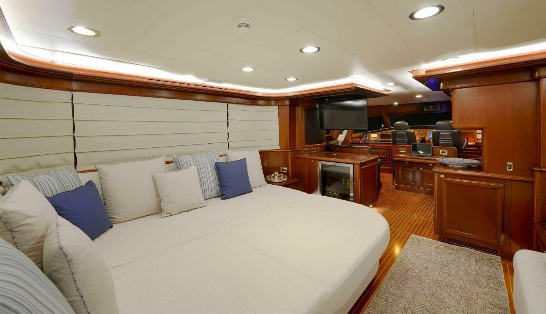 Custom Line Navetta 30 – JARELA