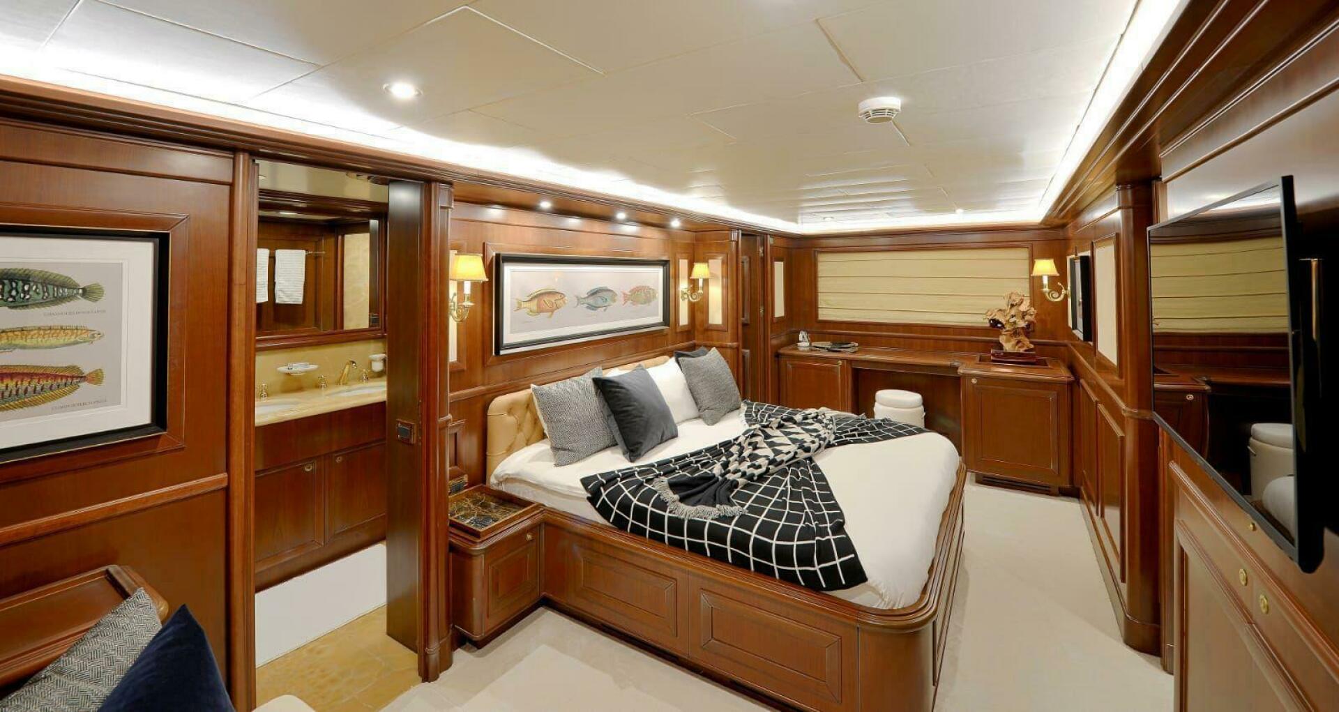 Custom Line Navetta 30 – JARELA