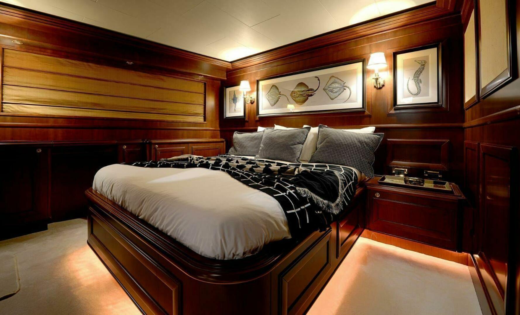 Custom Line Navetta 30 – JARELA