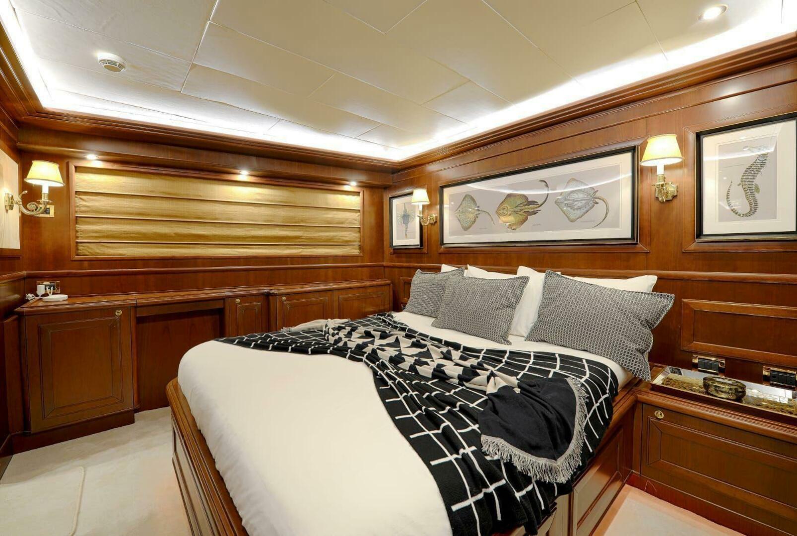 Custom Line Navetta 30 – JARELA