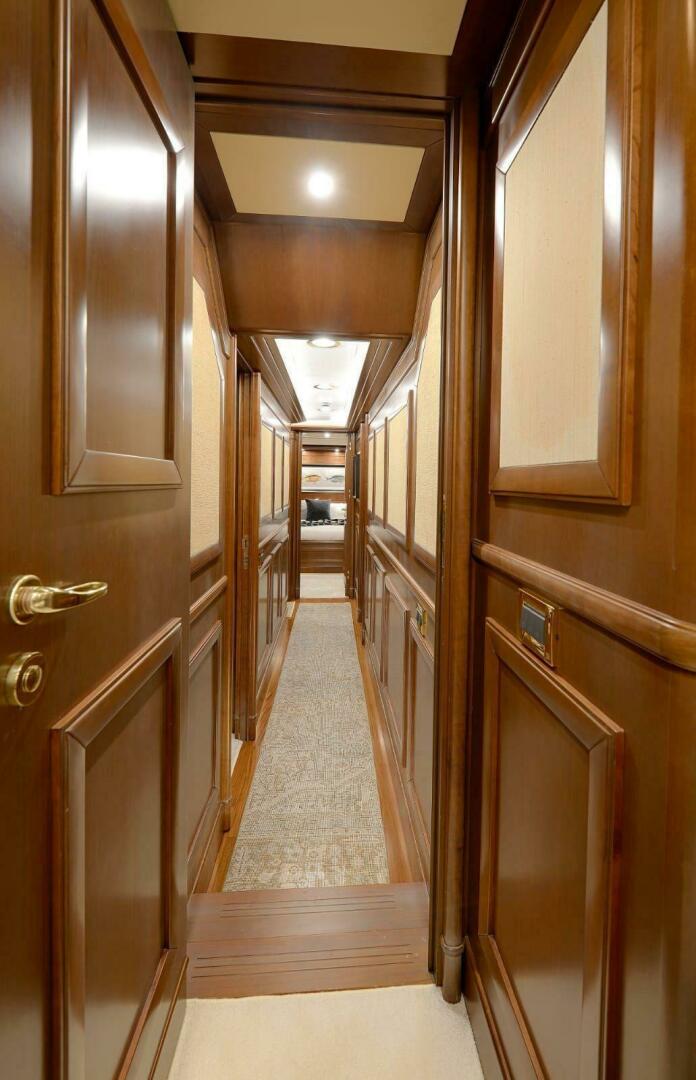 Custom Line Navetta 30 – JARELA