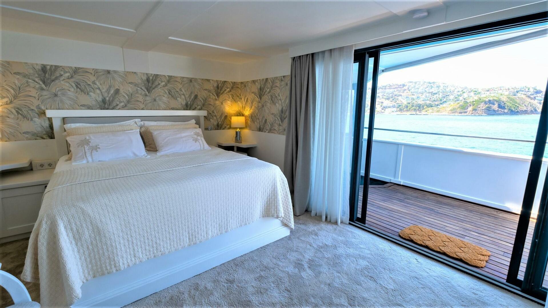 Motor Yachts – Motor Yachts