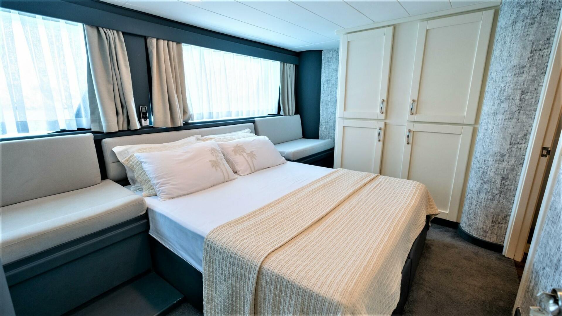 Motor Yachts – Motor Yachts