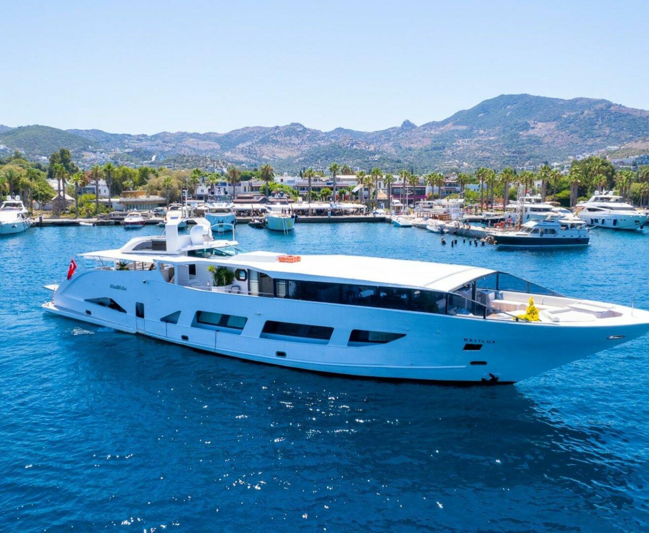 Motor Yachts – Motor Yachts